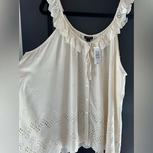 Torrid 2 cream tank top - Picture 2 of 5